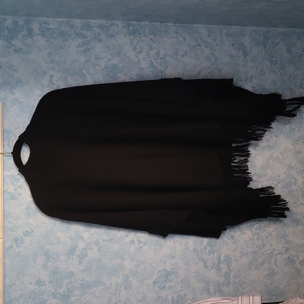 REVUE SWEATER CAPE